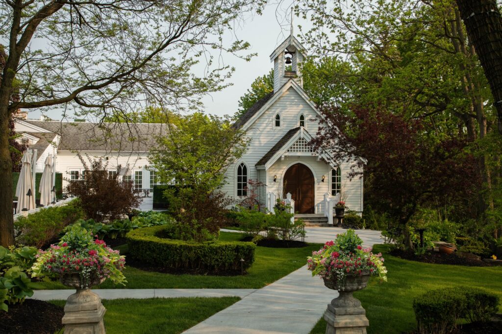 most stunning wedding venues in toronto - the doctors house - charming and romantic chapel