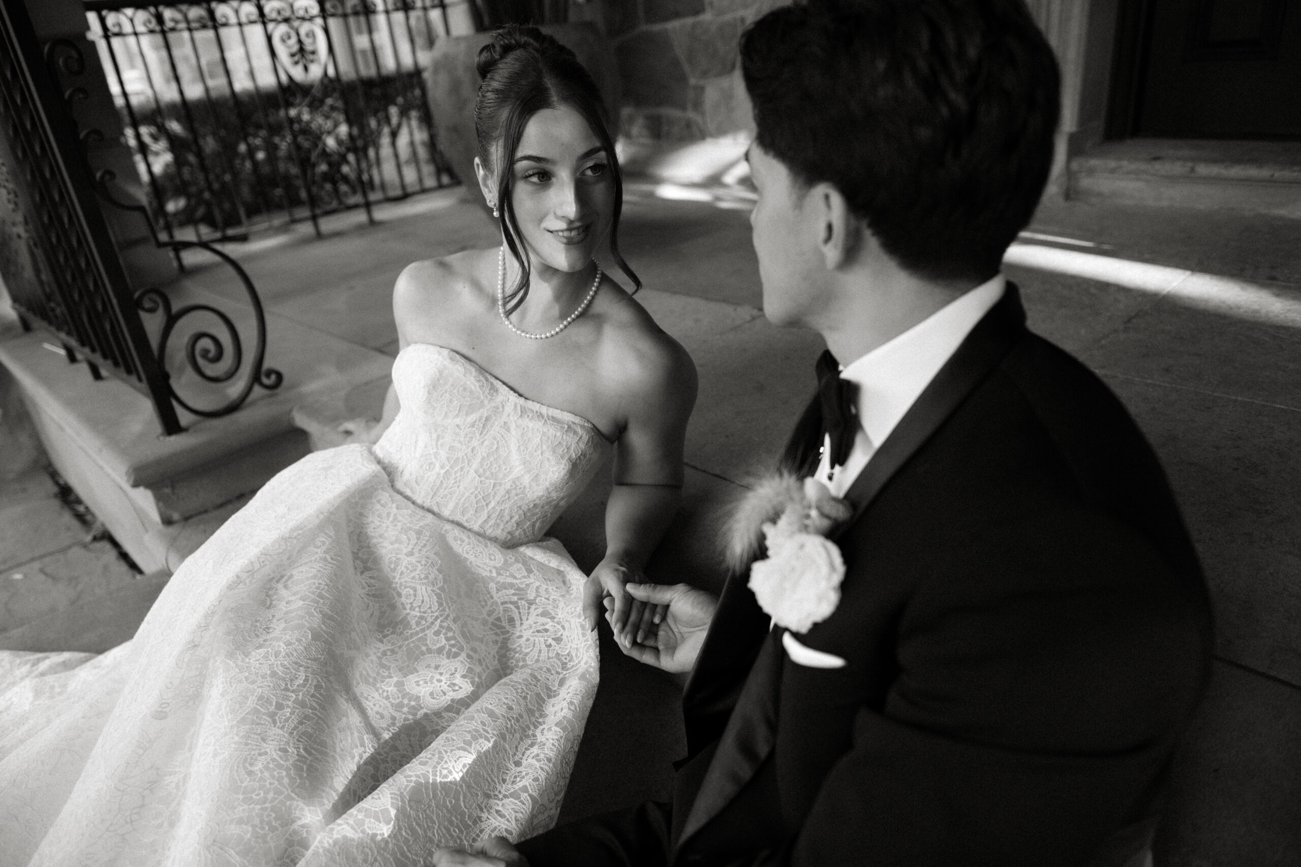 stunning golden hour newlywed portraits and graydon hall manor wedding