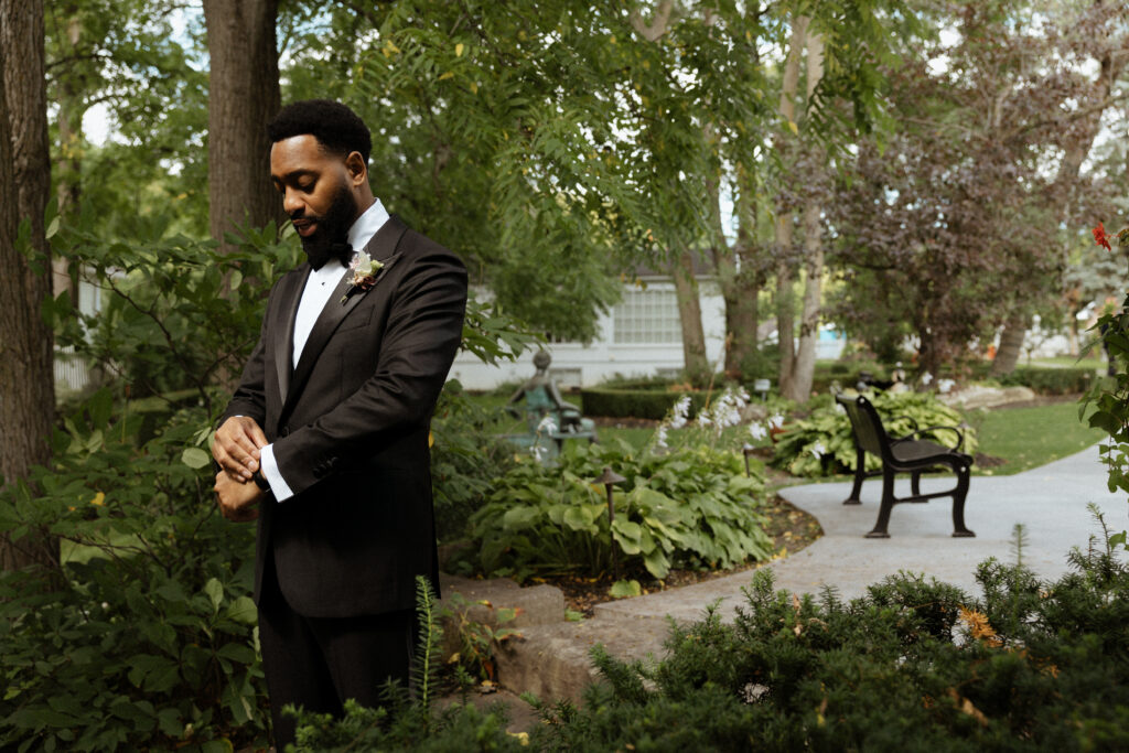 First look at an early September Toronto wedding