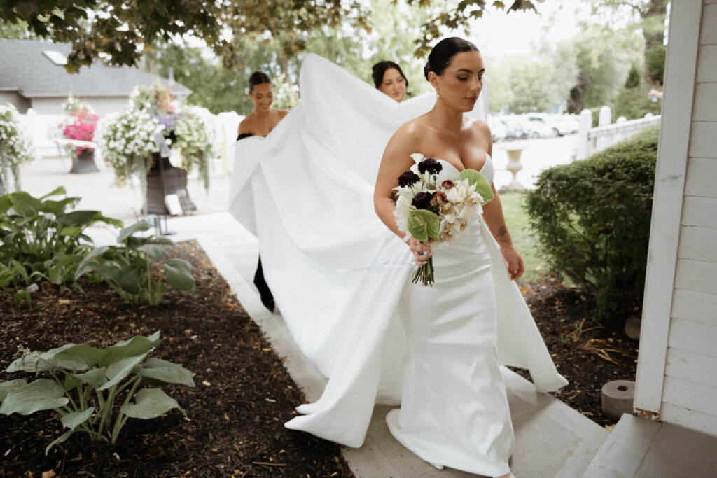 First look at an early September Toronto wedding