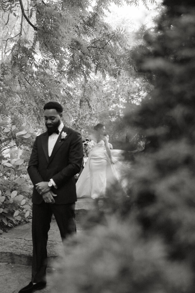 First look at an early September Toronto wedding