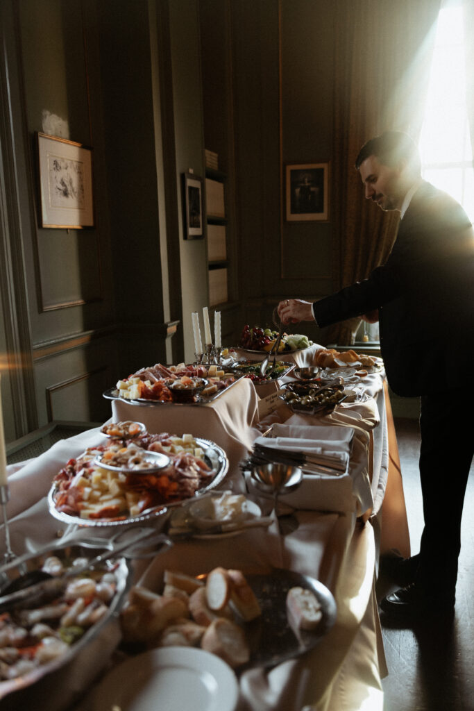 Timeless wedding at the University Club of Toronto photographed by a Toronto wedding photographer