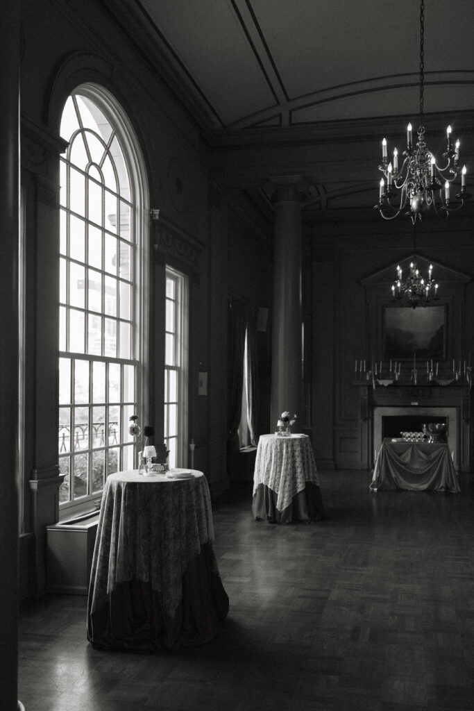 Timeless wedding at the University Club of Toronto photographed by a Toronto wedding photographer